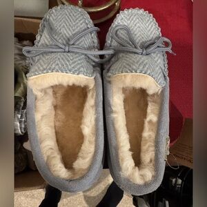 Brand New Woman’s Bearpaw Slipperss. NWT